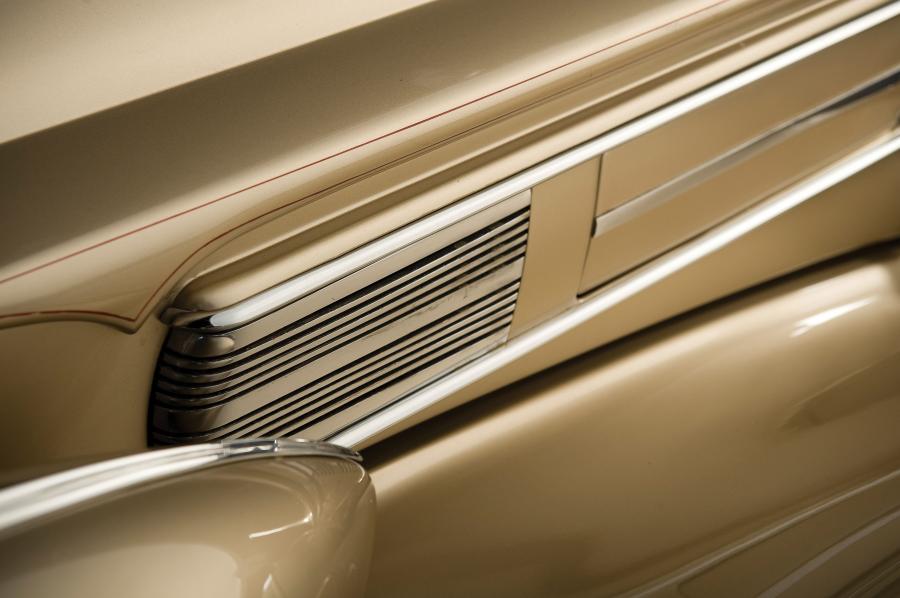 Детали экстерьера Packard Twelve Coupe Roadster 1938 года  (фото 2 из 12)